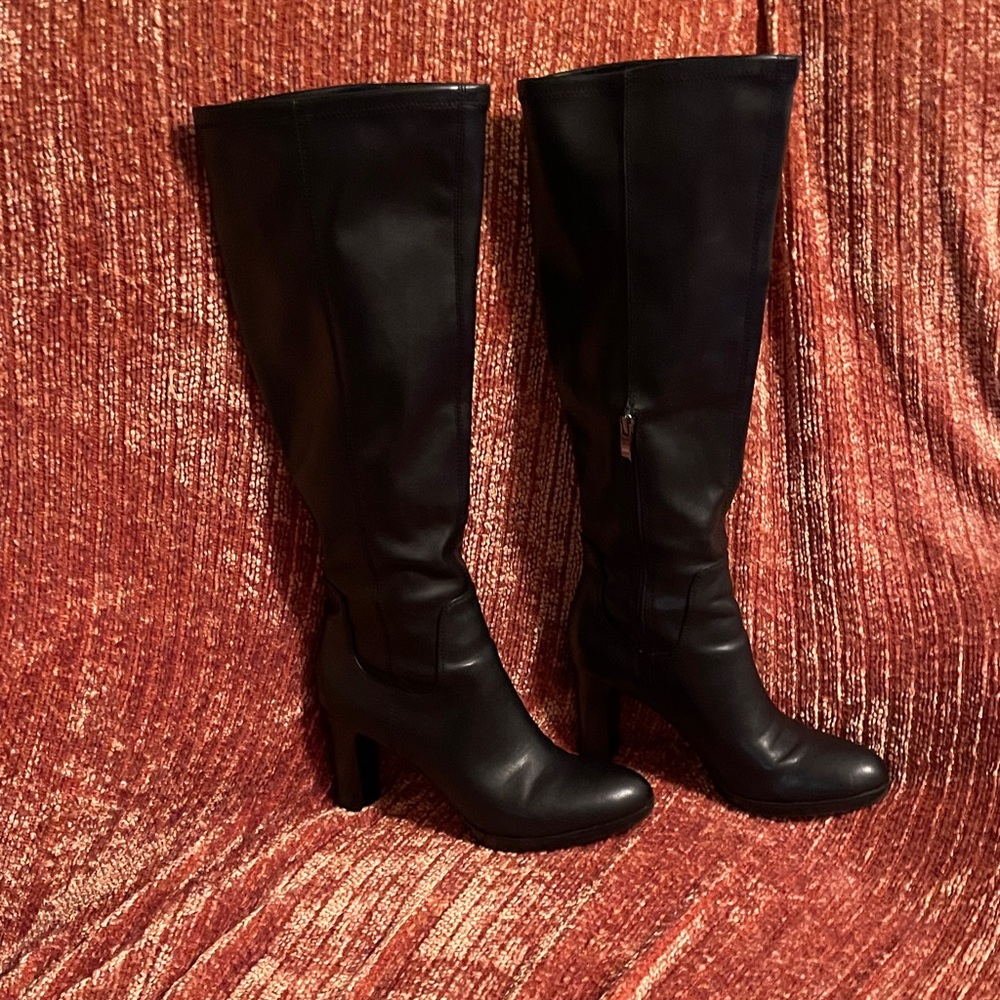 Franco Sarto very minimally worn soles. In excellent condition.